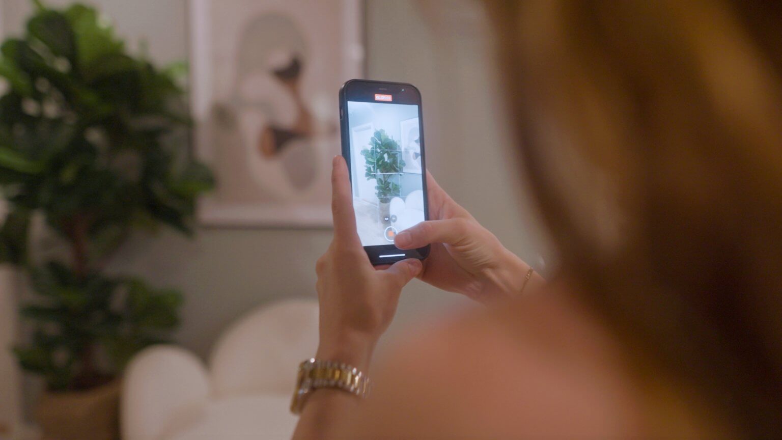 Fremvisning af mobilen, som bliver brugt i video workshoppen.