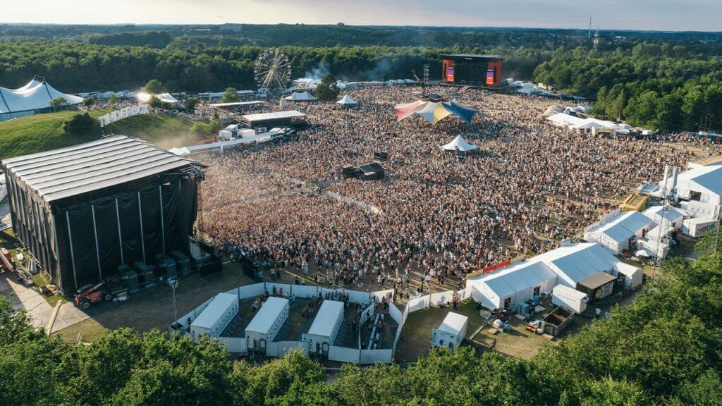 Sceengrab fra vores eventvideo til Tinderbox. Billedet ser hele festivallen fra luften.