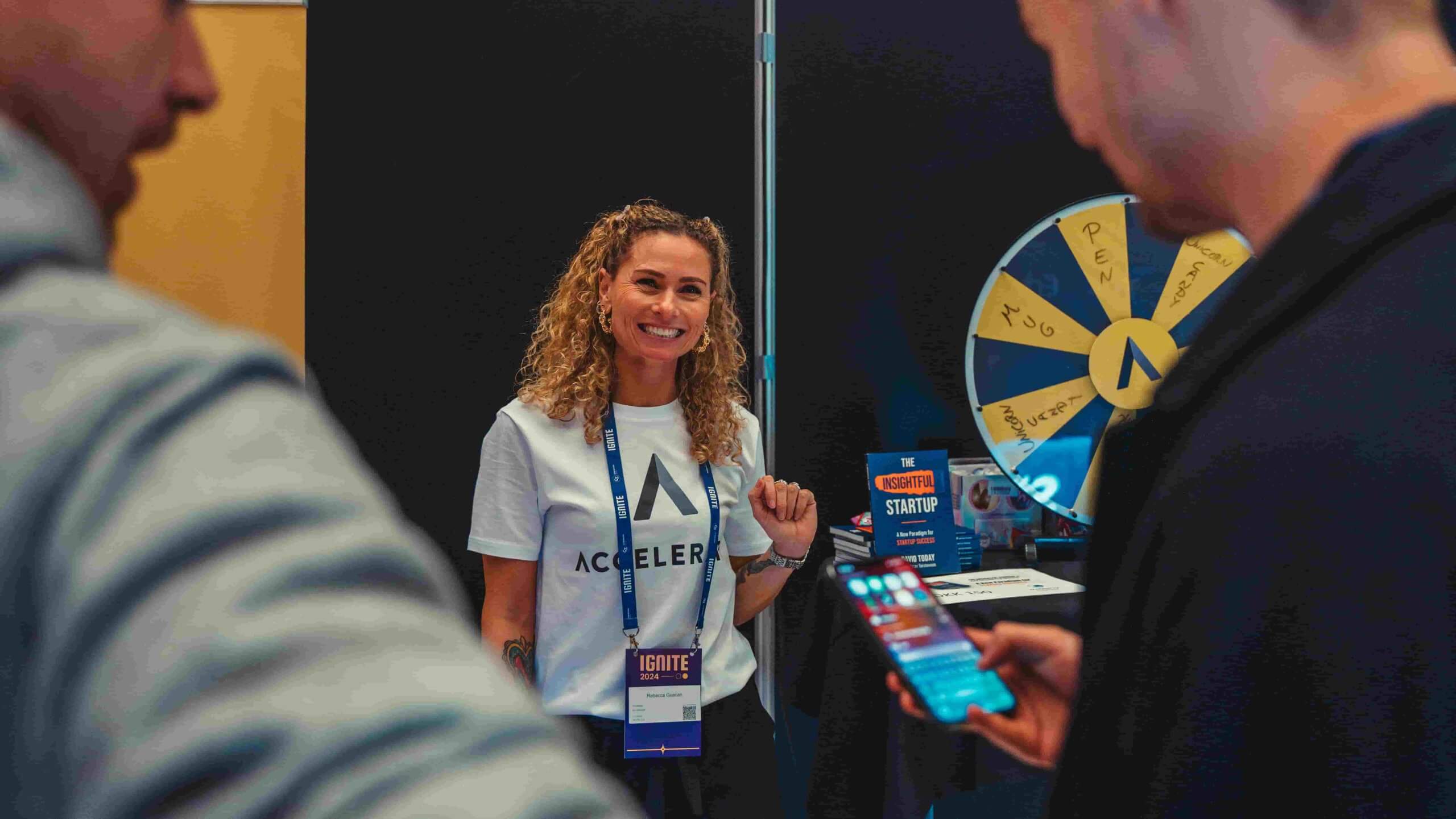 Billede af kvinde på messe